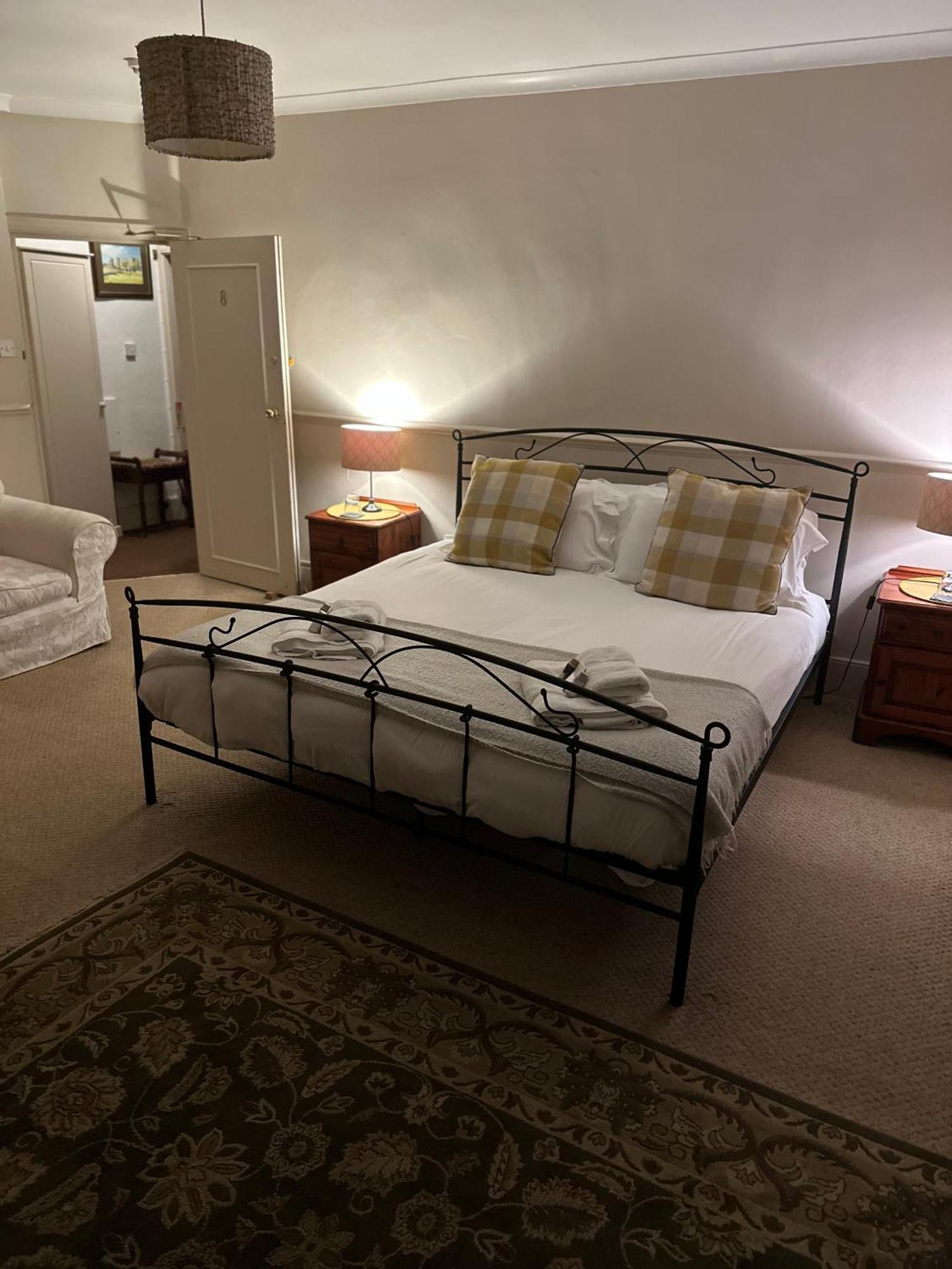 The Kings Arms Inn Montacute Room photo